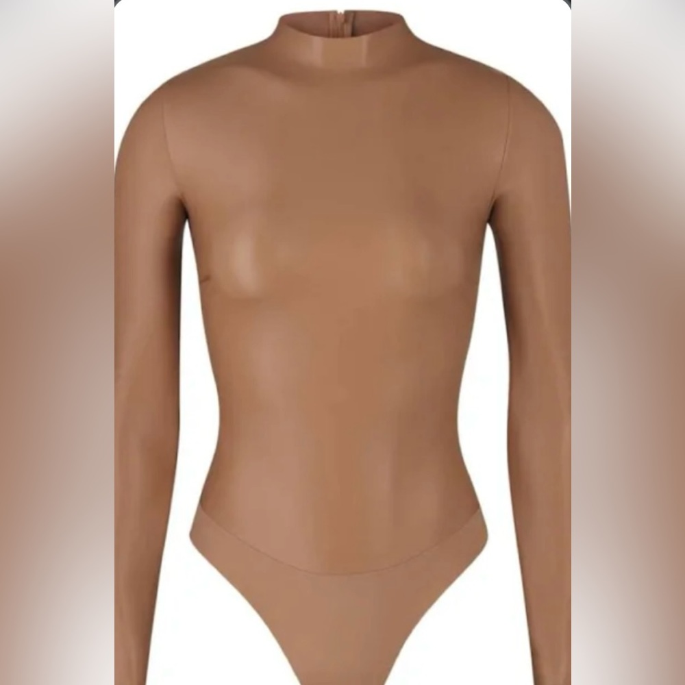 SKIMS BODY SUIT NEVER WORN